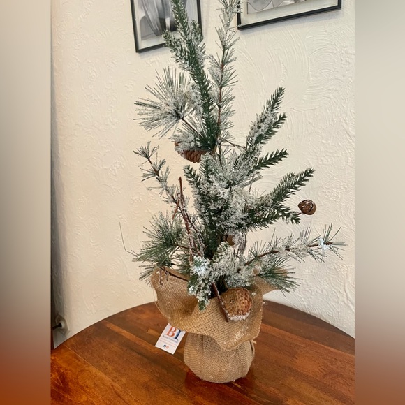 NWT- winter Tree - Picture 3 of 7